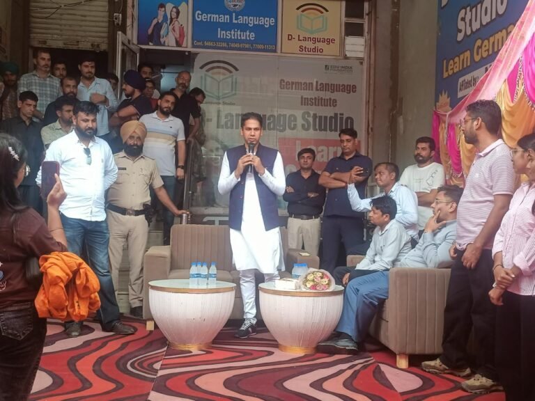जीवन में अच्छी शिक्षा लेकर अभिभावकों व देश का नाम रोशन करें: राहुल कुमार