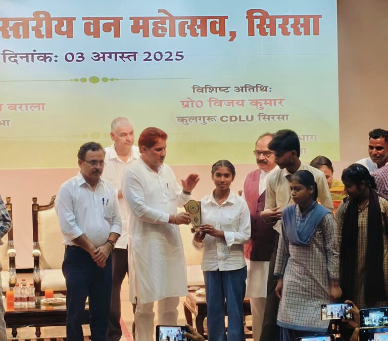 विज्ञान संकाय की छात्रा अनु ने जिलेभर में पाया दूसरा स्थान