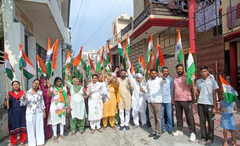 स्वतंत्रता दिवस पर निकाली तिरंगा यात्रा