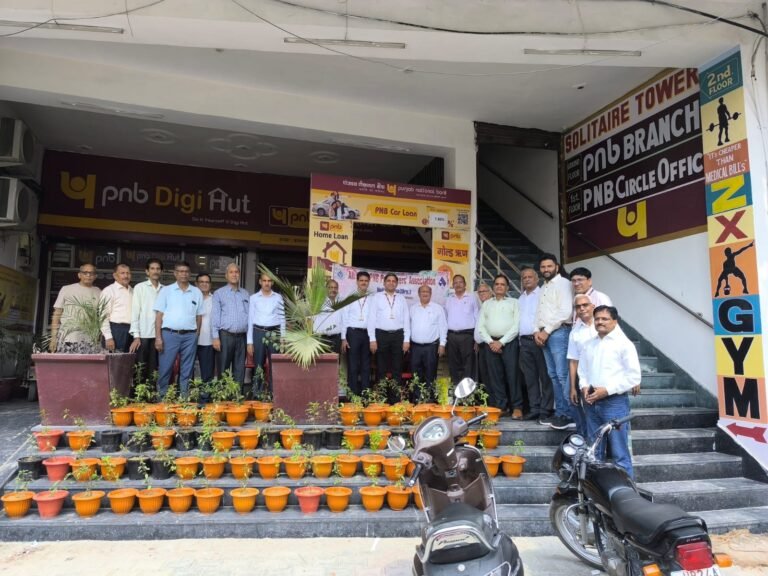 ऑल इंडिया पंजाब नैशनल बैंक पेंशनरज एसोसिएशन ने वितरित किए आषधीय पौधे