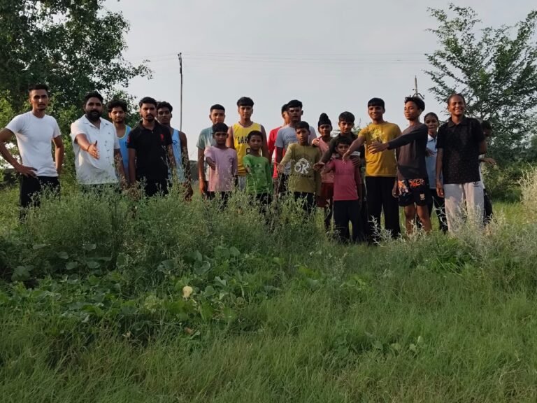 स्टेडियम की बदहाली से गांव रोहण के युवा परेशान