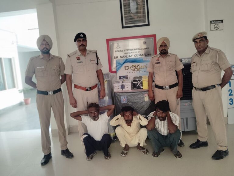 सिरसा पुलिस ने इलेक्ट्रॉनिक्स एंड फर्नीचर हाऊस चोरी का सामान बरामद कर तीन आरोपियों को किया गिरफ्तार