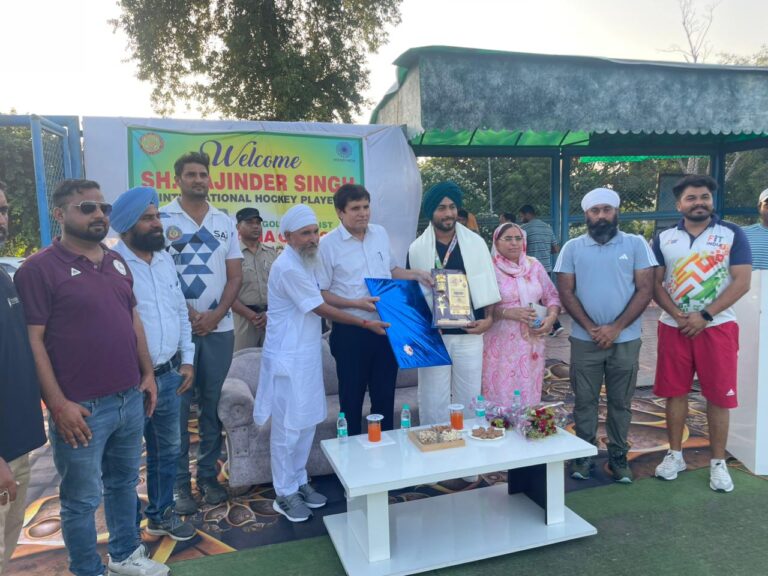 भारतीय हॉकी टीम के खिलाड़ी राजेन्द्र सिंह का शहीद भगत सिंह स्टेडियम में हुआ भव्य स्वागत