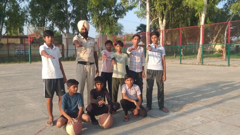 डबवाली पुलिस की टीमों ने खेल मैदानों में पहुंचकर युवाओं का किया मार्गदर्शन