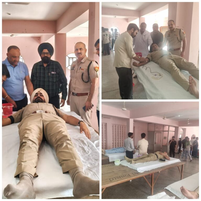 सेवा पखवाड़ा के मद्देनजर थाना शहर पुलिस ने बिश्नोई धर्मशाला में रक्तदान शिविर का किया आयोजन