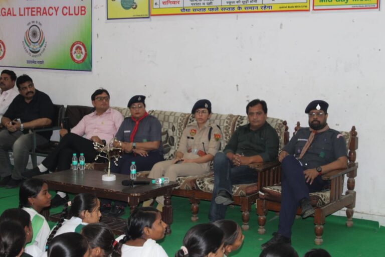 इस अवसर पर पुलिस अधीक्षक ने पौधारोपण कर दिया एक पेड़ एक जीवन का संदेश