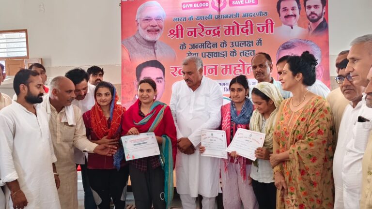 भिवानी रोहिला में रक्तदान शिविर में युवाओं ने बढचढ कर हिस्सा लिया- अजय गावड चेयरमैन 
