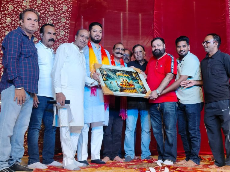 सशक्त किरदारों की भूमिका से खिंच रहे श्री सियाराम क्लब के दर्शक