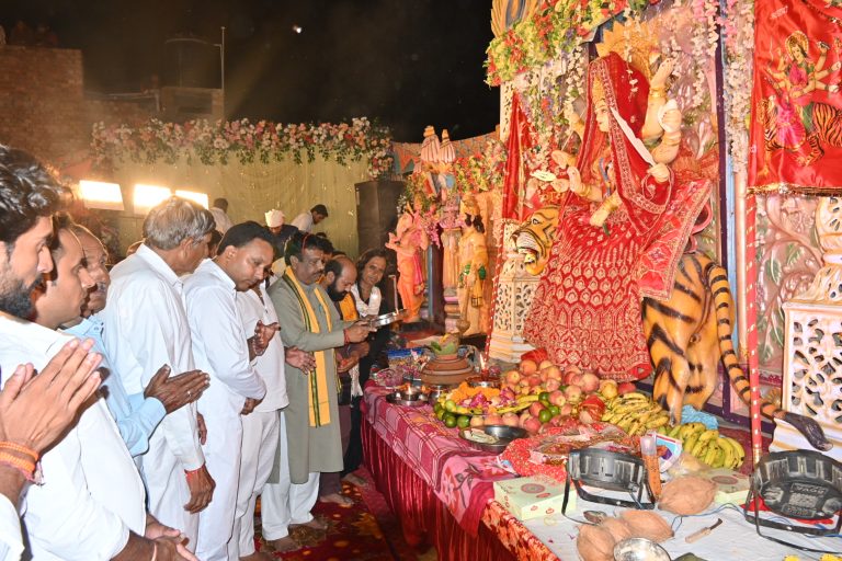 मां भगवती विशाल जागरण में सिरसा नगर परिषद चेयरमैन वीर शांति स्वरूप ने की ज्योति प्रज्जवलित
