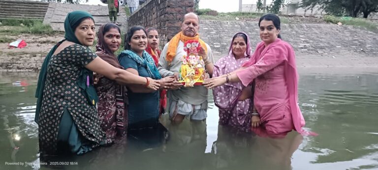 शोभा यात्रा के साथ धूमधाम से किया गणपति बप्पा का विसर्जन