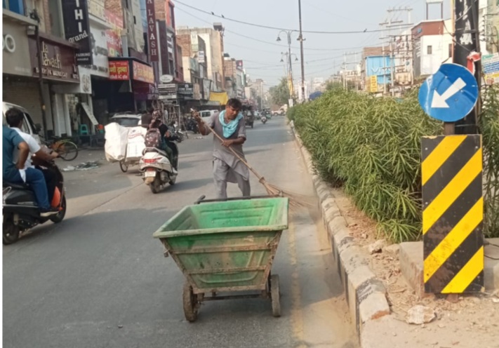 हरियाणा शहर स्वच्छता अभियान के तहत नगर परिषद व पालिकाओं की टीमें लगातार रिहायशी कॉलोनियों, बाजारों व सार्वजनिक क्षेत्रों में सफाई में जुटी