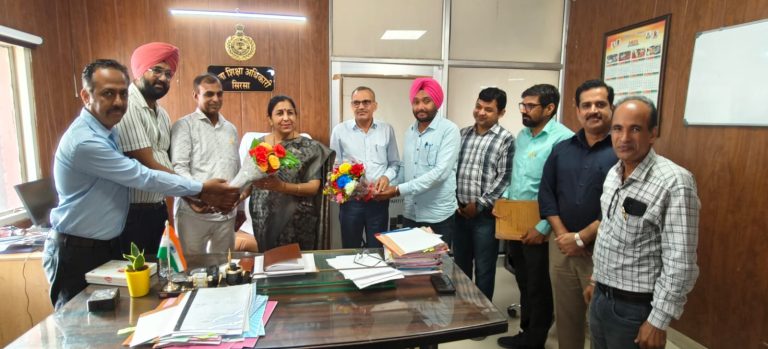 शिक्षकों का मांग पत्र जिला शिक्षा अधिकारी
