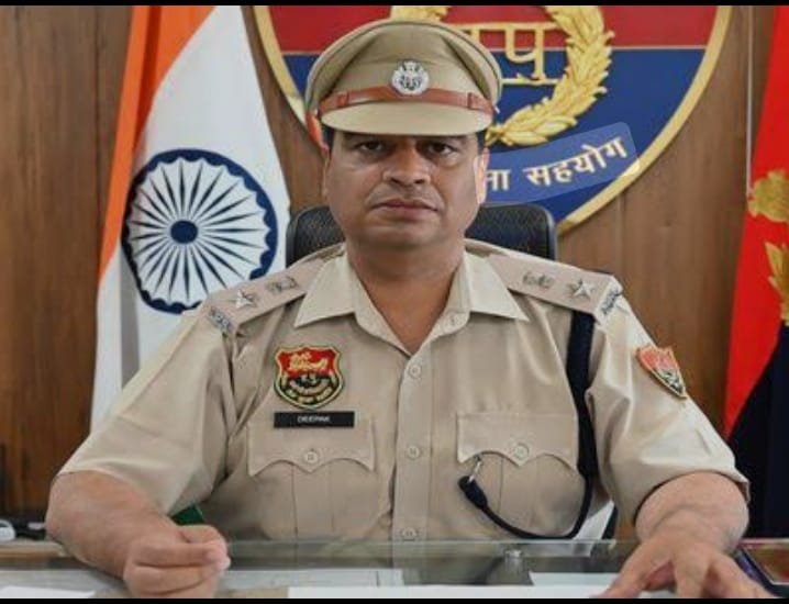 *एसपी सिरसा ने वीडियो कॉन्फ्रेंसिंग के जरिए सभी डीएसपी व थाना प्रभारियों की बैठक लेकर उनके कार्यों की समीक्षा कर, कड़े निर्देश दिए ।*
