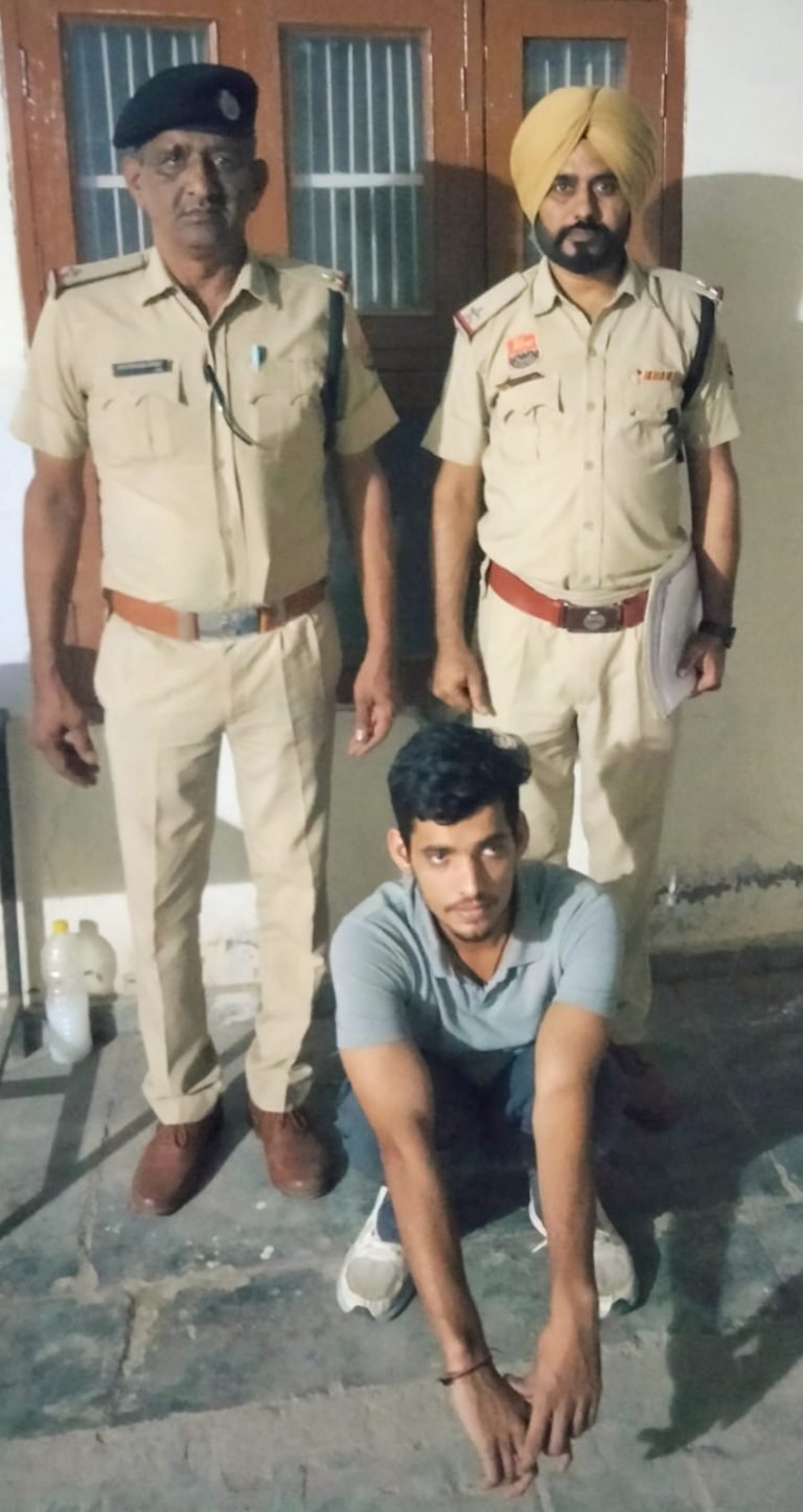 बूथ संचालक से 15 हजार रुपए चोरी करने वाला शातिर युवक काबू,राशि बरामद । 