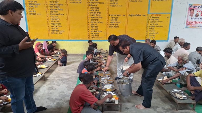 भाजपा नेता गोबिंद कांडा के जन्मदिन पर लगाया भंडारा