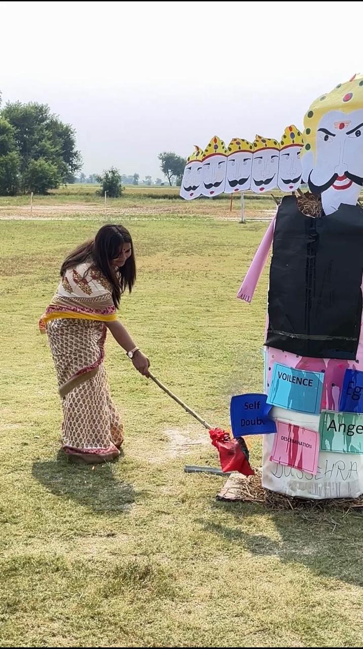 श्री चैतन्य टैक्नो स्कूल में गांधी जयंती, दशहरा समारोह आयोजित