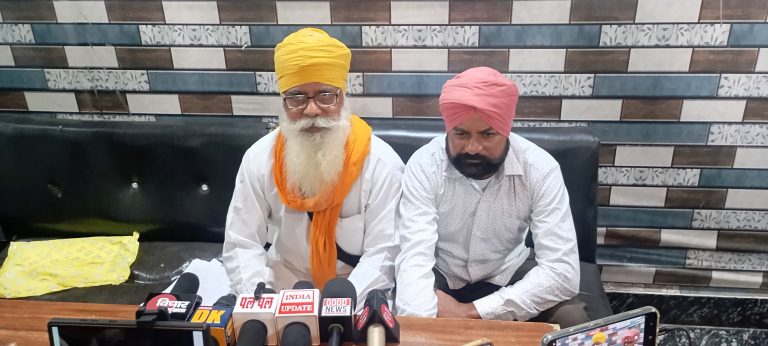 ग्रामीणों ने मनरेगा मैट पर लगाए धांधलीबाजी के आरोप