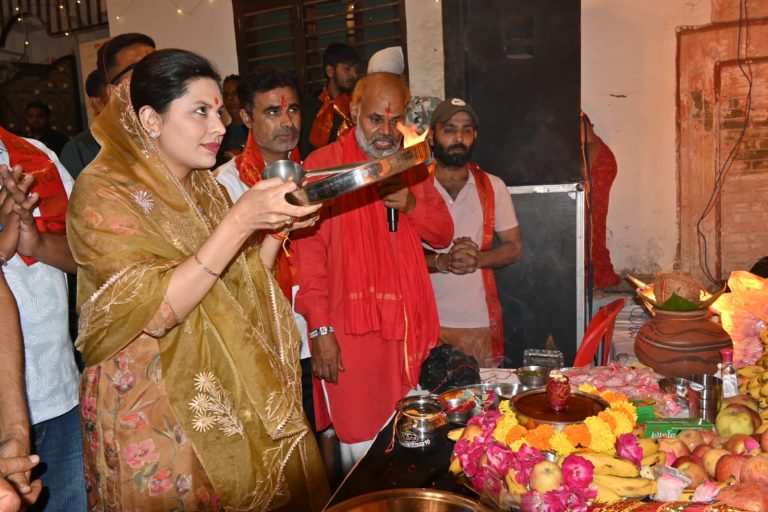 भक्तों पर मां की कृपा सदैव बनी रहती है : रीना सेठी