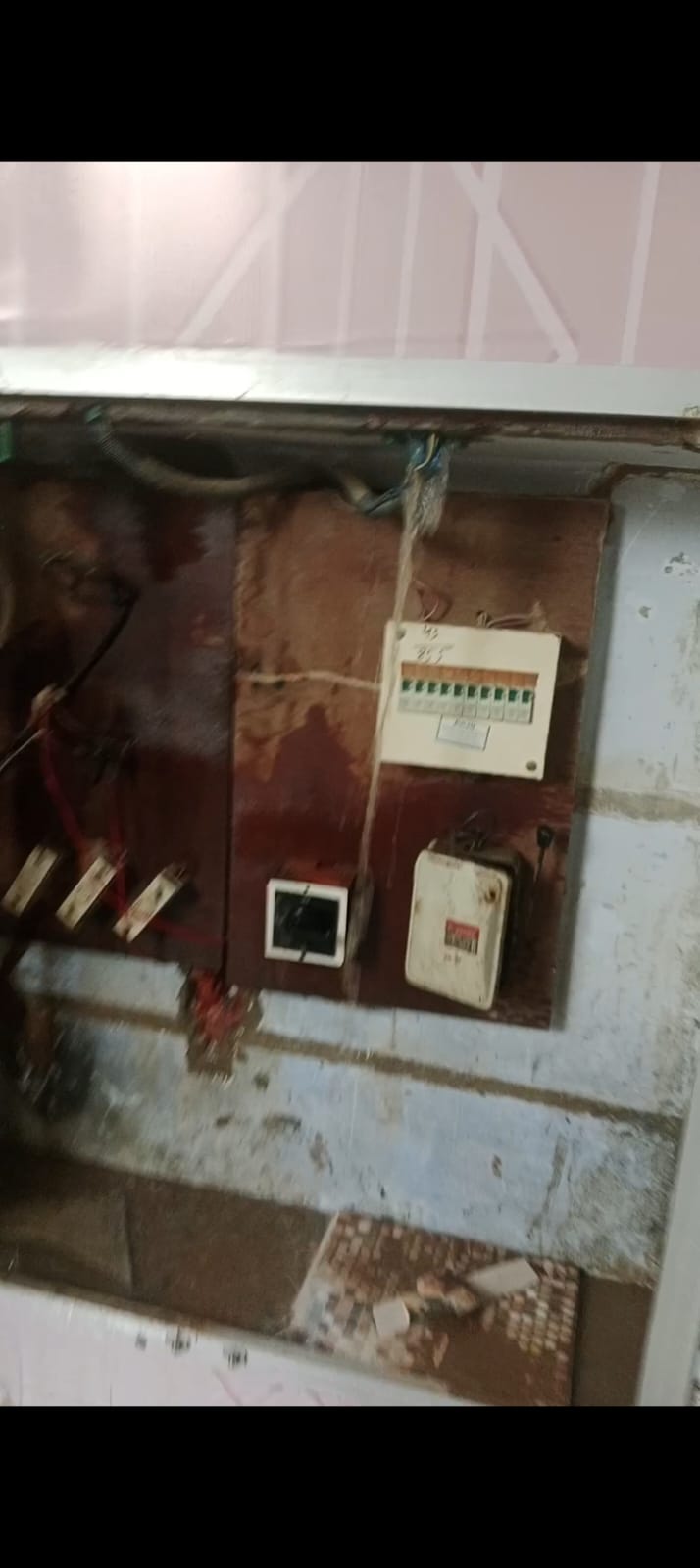 पड़ोसी की लापरवाही से परेशान हैं सीनियर सिटीजन