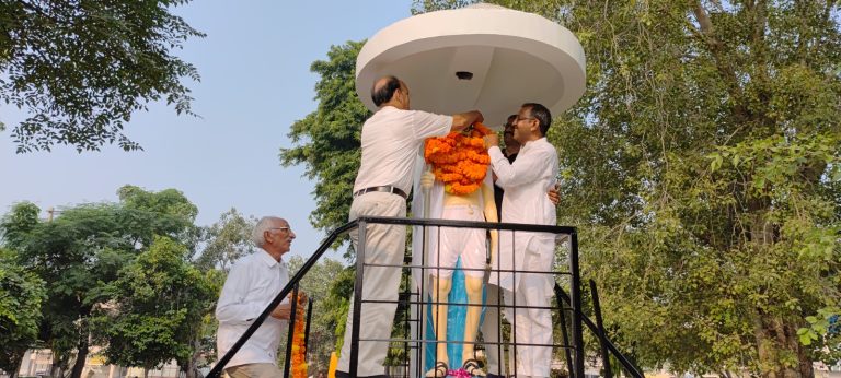 अनाज मंडी पार्क में श्रद्धा से मनाई गई महात्मा गांधी की जयंति