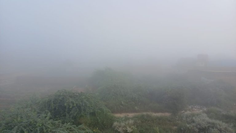 कालांवाली में धुंआ रूपी कोहरे ने दी दस्तक