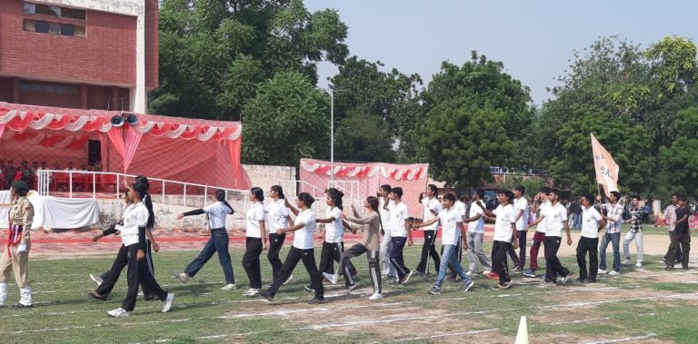 खेल शारीरिक सुदृढ़ता एवं मानसिक परिपक्वता प्रदान करते हैं