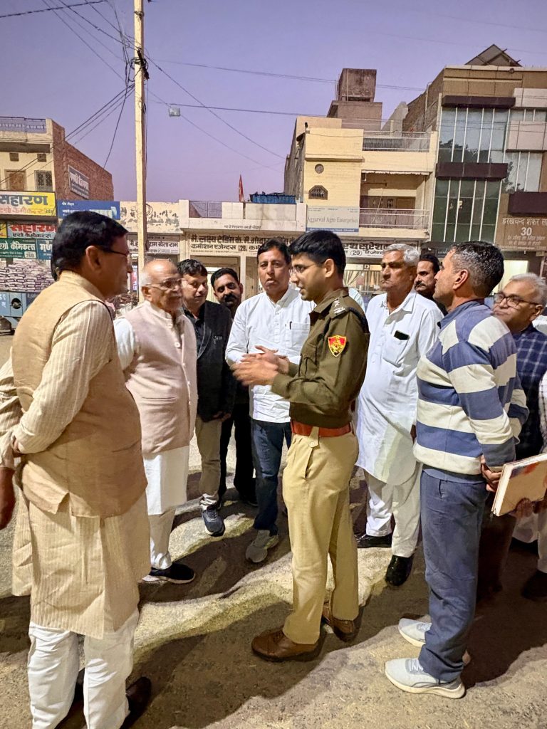 एएसपी फैसल खान ने ऐलनाबाद अनाज मंडी एसोसिएशन के पदाधिकारियों व आमजन के साथ नशे तथा अपराधों पर नकेल कसने के लिए बैठक की ।