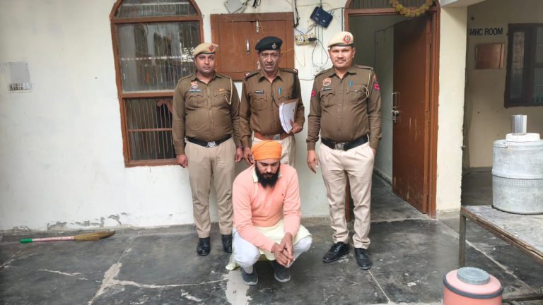 अपराधिक रिकार्ड खंगाले पर गिरफ्तार किए गए आरोपी के खिलाफ नशा तस्करी व अवैध हथियार सप्लाई के तीन मामले दर्ज :- एसपी दीपक सहारन ।