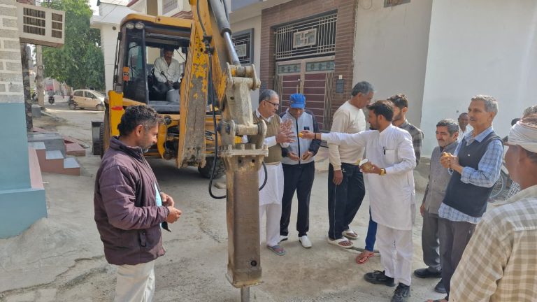सिरसा के परशुराम नगर में नई पेयजल पाइपलाइन का काम शुरू