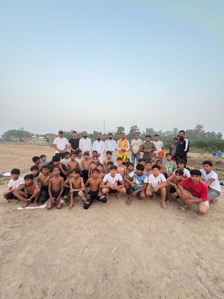 समाजसेवी कृष्ण व सेक्टरी ने बच्चों के लिए उपलब्ध करवाया मैदान