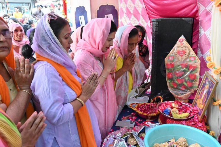 तृप्ता वेल्फेयर सोसायटी ने मनाया गुरु नानक देव का 556वां सालाना गुरुपर्व