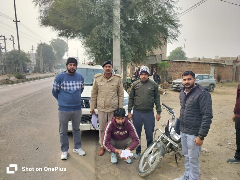 *सिरसा पुलिस ने लाखों रुपए की 50 ग्राम 143 मिलीग्राम हेरोइन व 34 हजार रुपए की राशि बरामद कर,पांच युवकों को दबोचा ।