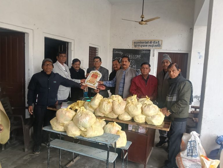 संस्था ने 110 जरूरतमंदों को वितरित किया राशन