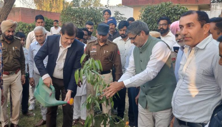 जनसमस्याओं का तत्पर व स्थाई समाधान ही जिला प्रशासन की प्राथमिकता: एडीसी वीरेंद्र सहरावत