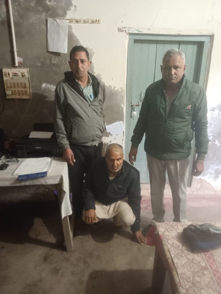 चेक बाउंस मामले में वांछित भगोड़ा काबू ।