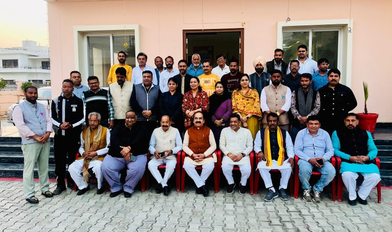 भाजपा जिला कार्यालय सरसाई कमल में हुई नगर पार्षदों की महत्वपूर्ण बैठक