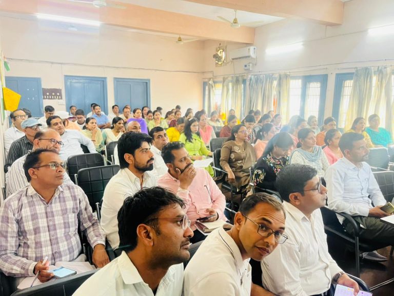 डाइट डिंग में सहकर्मी शिक्षण समुदाय (पीएलसी 2) एक दिवसीय कार्यक्रम का हुआ आयोजन