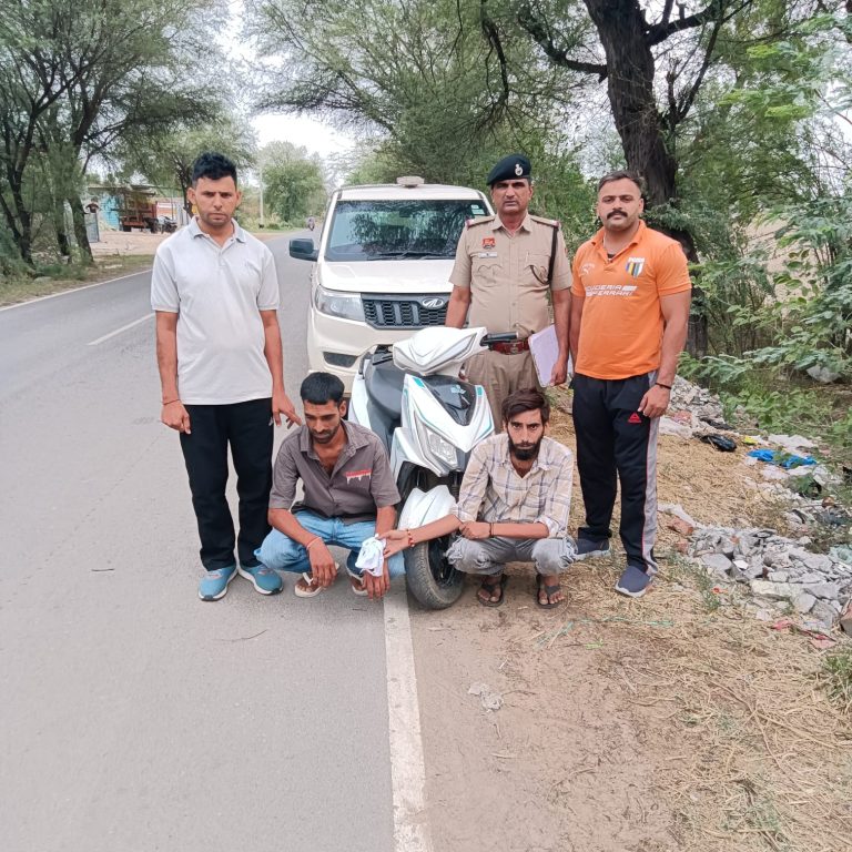6 ग्राम 94 मिलीग्राम हेरोइन सहित इलेक्ट्रिक स्कूटी सवार दो युवक गिरफ्तार ।