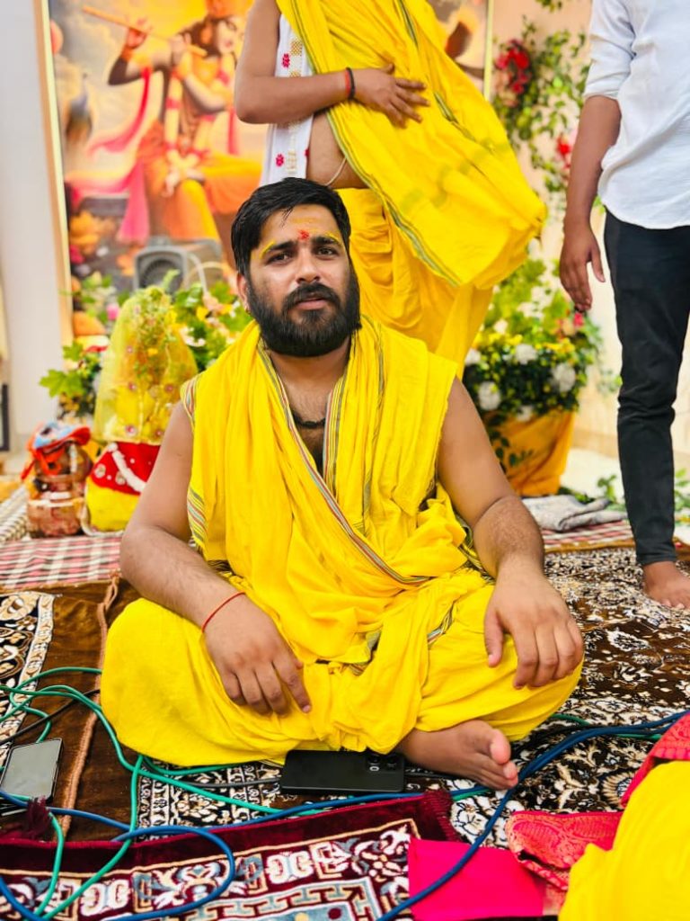 बहनें शुभ मुहुर्त में ही बांधें राखी: यायावर धनराज तिवारी