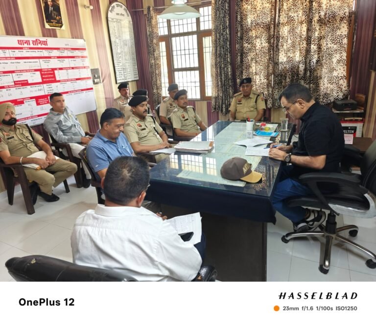 डीएसपी सुभाष चंद्र ने रानियां थाना में जांच अधिकारियों की बैठक लेकर कार्यों की समीक्षा ।