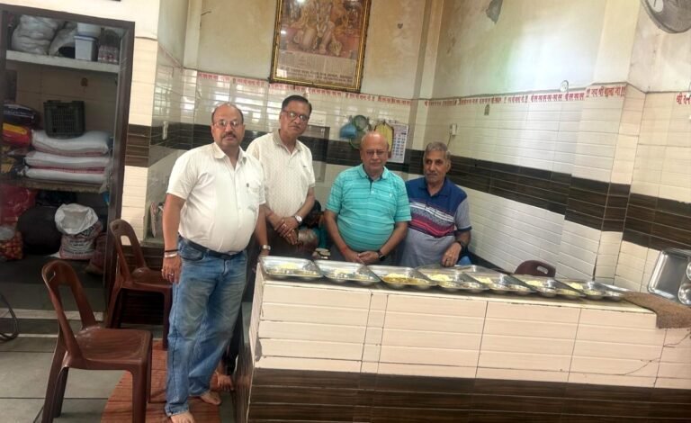 जन्मदिन पर अंजना मां की रसोई में करवाया लंगर-भंडारा
